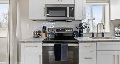 NEW! Cozy 1BR Flat w/ King Bed & Workspace