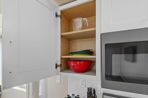 Interior - NEW! Cozy 1BR Flat w/ King Bed & Workspace (Roseville)