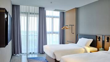 Family Room | 1 bedroom, premium bedding, down comforters, Tempur-Pedic beds