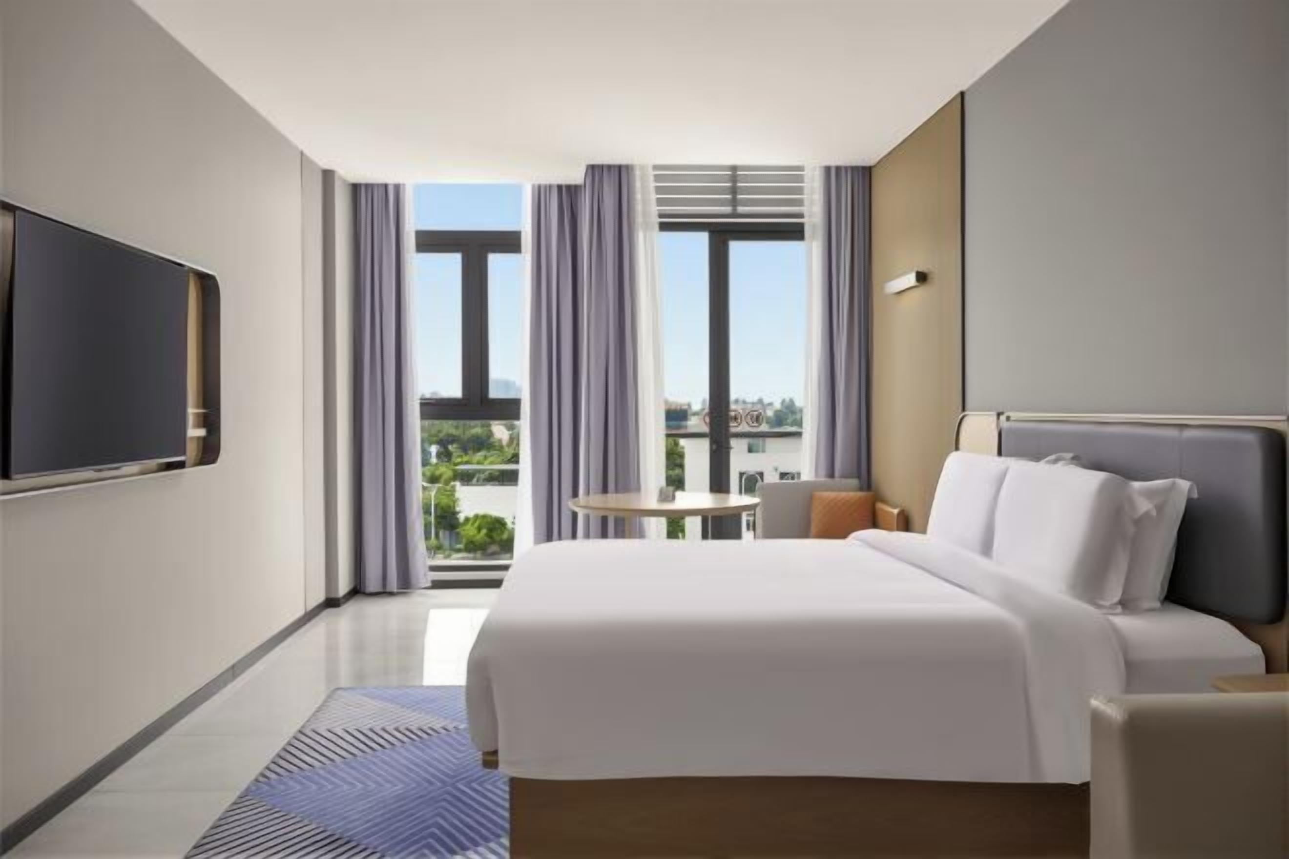 Premium bedding, down duvets, Tempur-Pedic beds, free minibar items