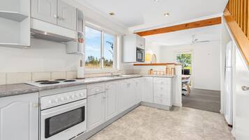 Refrigerador, microondas y horno