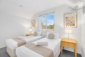 3 bedrooms, desk, iron/ironing board, free WiFi