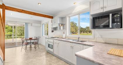 Madigan Cottages | Settlers Cottage