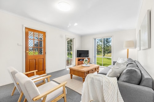 Madigan Cottages | Settlers Cottage