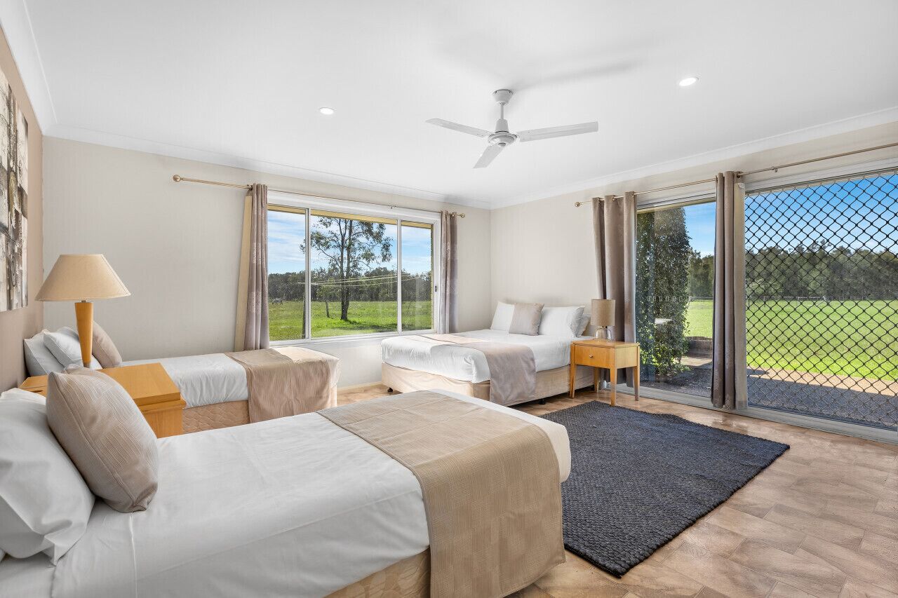 5 bedrooms, desk, iron/ironing board, WiFi