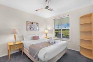 5 bedrooms, desk, iron/ironing board, WiFi