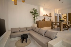 Villa Deluxe - lanai - utsikt mot poolen | Vardagsrum | 32-tums smart-tv med digitalkanaler