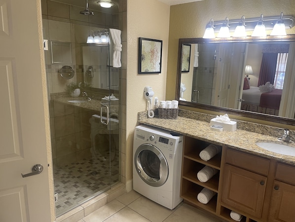 Shower, jetted bath, hair dryer, towels