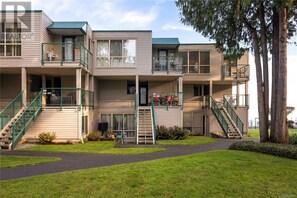 Exterior - Beach Bliss oceanfront king suite! Stunning view, fireplace, pool & hot tub! (Ladysmith)