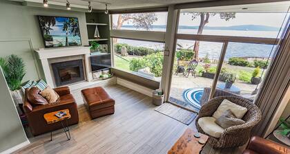 Beach Bliss oceanfront king suite! Stunning view, patio, dock, pool & hot tub!