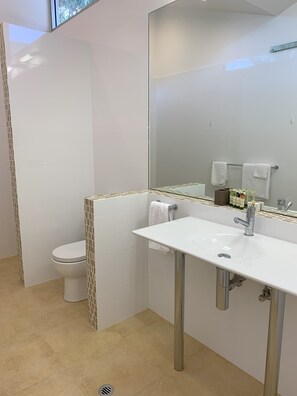 Shower, hair dryer - Lush Pastures - Yankee lodge (Bald Hills)