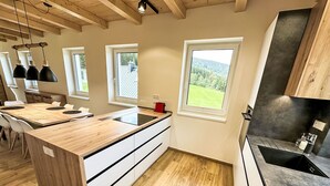 Kühlschrank, Mikrowelle, Ofen, Geschirrspüler