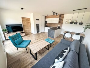 Televisión y chimenea 