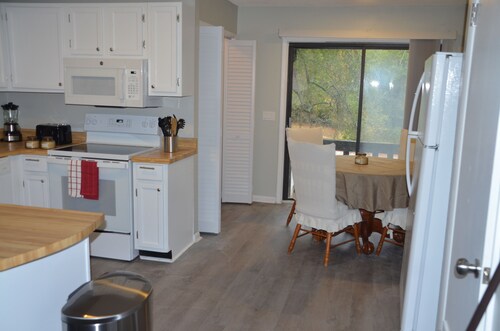 Remodeled apartment one minute to Fort Novosel gate.  Short or Long-term stays!