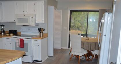 Remodeled apartment one minute to Fort Novosel gate. Short or Long-term stays!