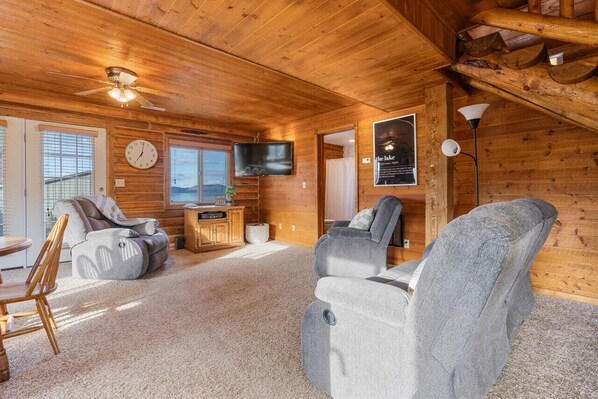 تلفزيون ذكي، تنس طاولة، كُتُب