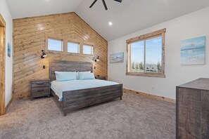 6 bedrooms, desk, iron/ironing board, travel cot