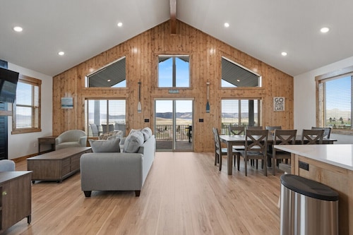 Blue Monarch | Sleeps 28, Hot Tub, Arcades, Ideal Beach Access!