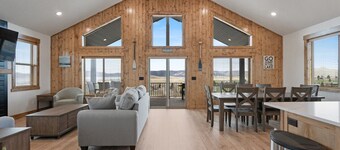 Blue Monarch | Sleeps 28, Hot Tub, Arcades, Ideal Beach Access!