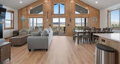 Blue Monarch | Sleeps 28, Hot Tub, Arcades, Ideal Beach Access!