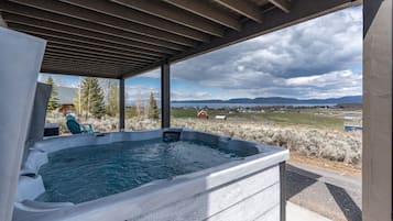 Tina de hidromasaje al aire libre