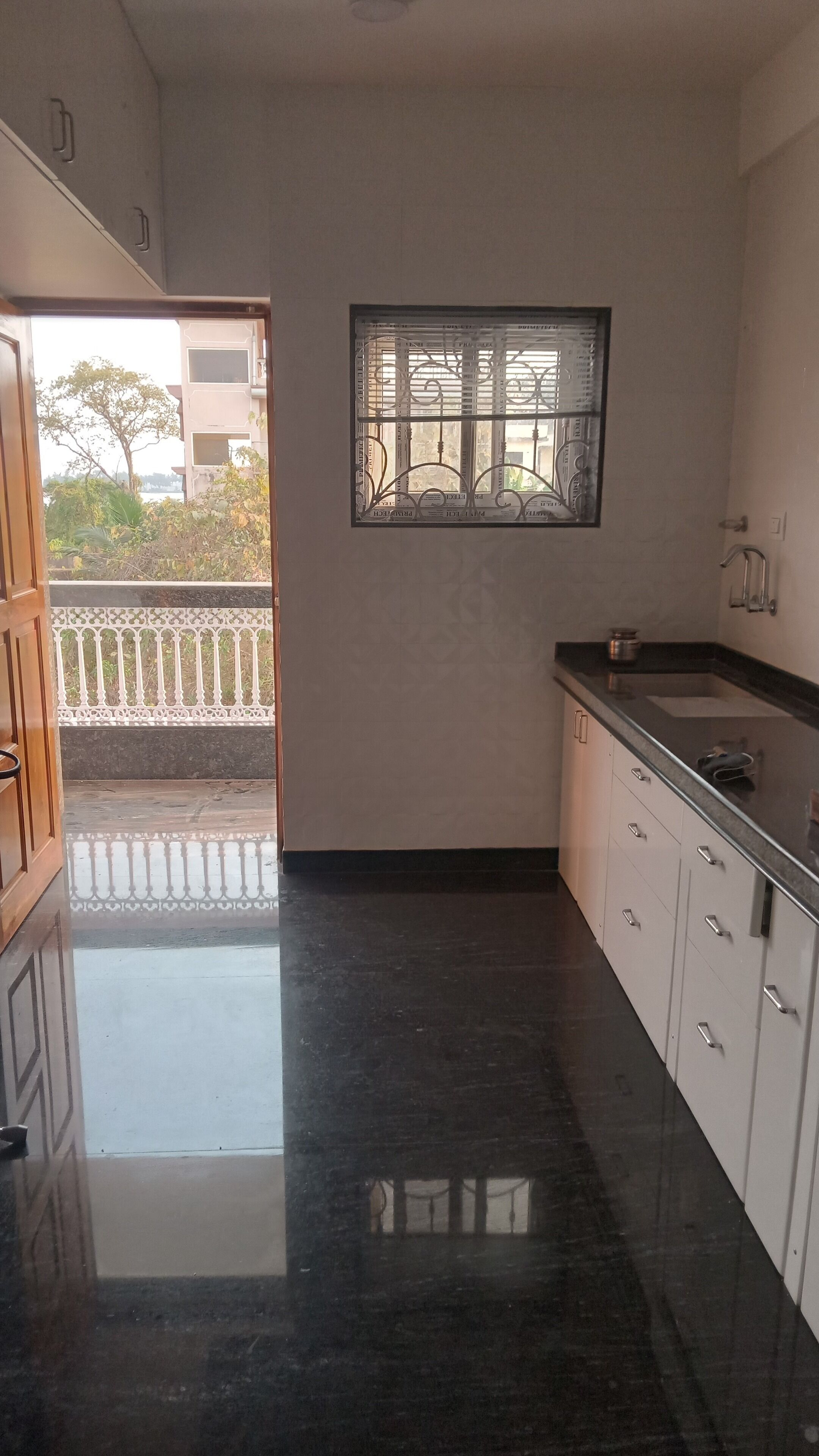 Refrigerador, parrilla de estufa, tetera eléctrica y licuadora 