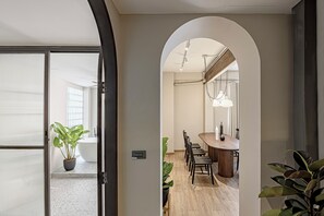 Family Two Bedroom Apartment (2nd fl) | 城市景