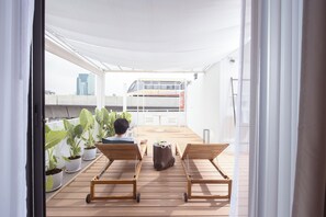 One Bedroom Apartment with Outdoor bathtub (5th fl) | Ropa de cama de alta calidad, escritorio, wifi gratis y ropa de cama
