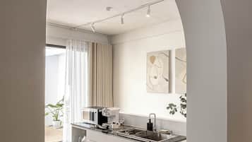 2 bedrooms, premium bedding, desk, free WiFi