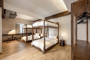 Family Two Bedroom Apartment (2nd fl) | 2 chambres, literie de qualité supérieure, bureau, Wi-Fi gratuit