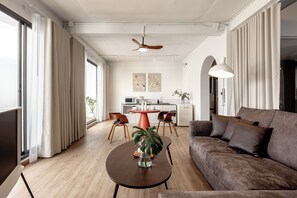 One Bedroom Apartment with Outdoor bathtub (5th fl)