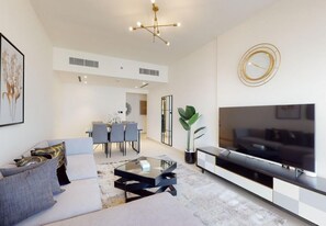 Familienapartment, 3 Schlafzimmer, Stadtblick | Wohnbereich