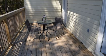 Enchanting Oasis - Centrally located! Quiet, great TDY spot, family friendly.