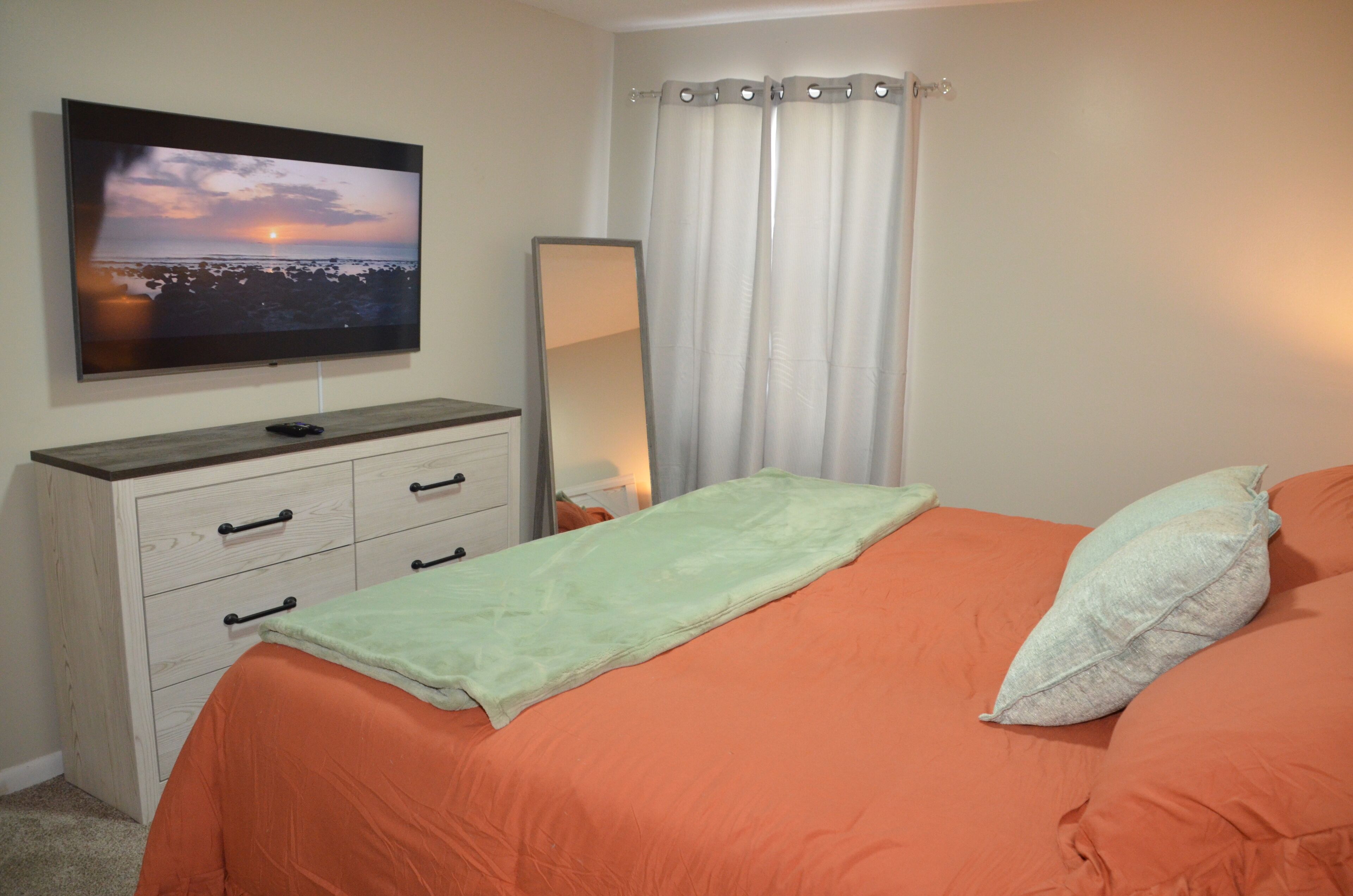 2 soverom, skrivebord, strykejern/-brett og wi-fi