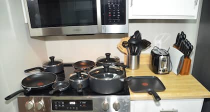 Enchanting Oasis - Centrally located! Quiet, great TDY spot, family friendly.