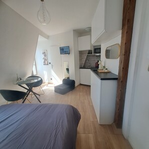 1 habitación, tabla de planchar con plancha, wifi gratis y ropa de cama 
