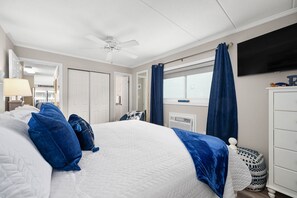 1 chambre, bureau, fer et planche à repasser, accès au Wi-Fi (inclus)