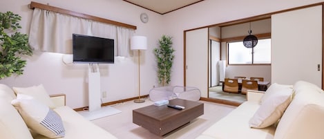 Basic House | Living area