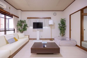 ベー シック ハウス | リビング エリア