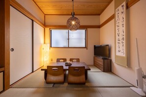 Basic House - Higashi Komagata Bldg. 2F3F (Tokyo)