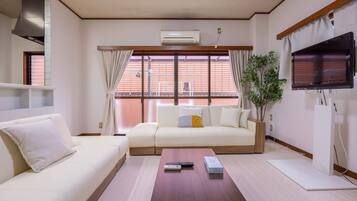 Basic House | Living area