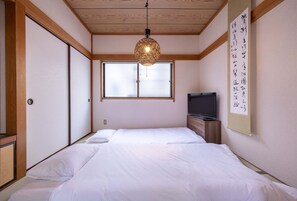 Basic House - Higashi Komagata Bldg. 2F3F (Tokyo)