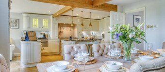 Family friendly home in Cotswolds market town - Maple House