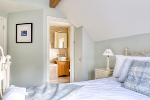 5 habitaciones, tabla de planchar con plancha, wifi y ropa de cama 