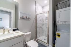 Hair dryer, towels - Juliet Haven (Pensacola)