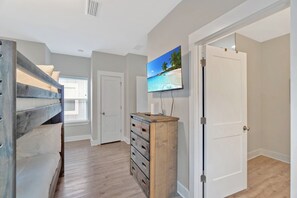 3 bedrooms, iron/ironing board, free WiFi, bed sheets - Romana Hideaway | 3 Bed, 4 Bath (Pensacola)