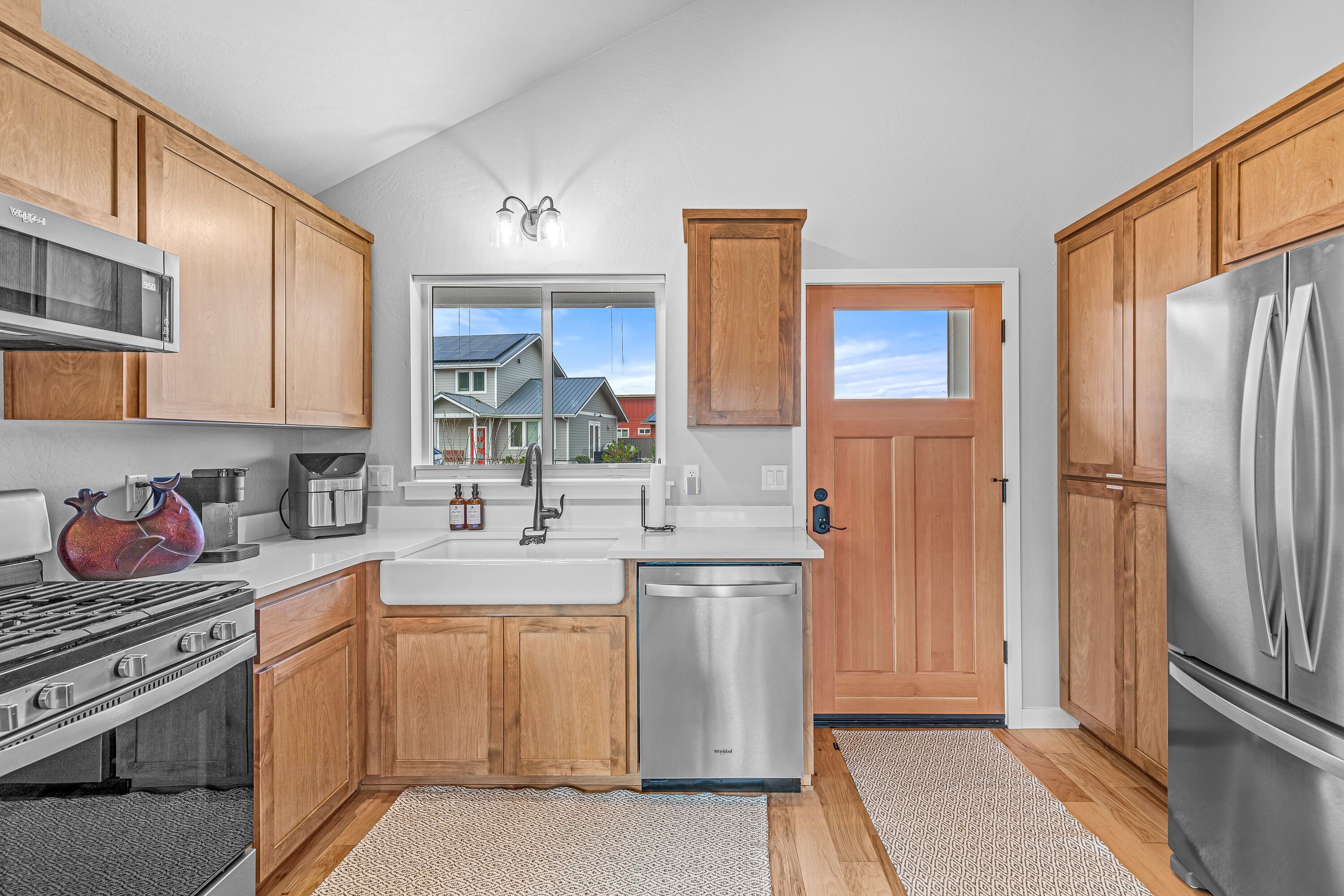 Refrigerador, horno, parrilla de estufa y cafetera y tetera 