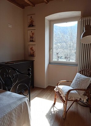 3 bedrooms, travel cot, free WiFi, bed sheets