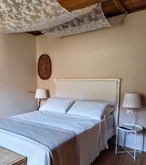 3 makuuhuonetta, vauvan matkasänky, ilmainen Wi-Fi, vuodevaatteet