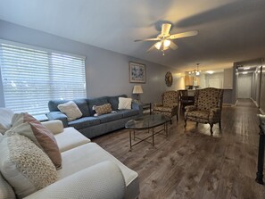 Smart TV - Pawleys Island Retreat sleeps 8+ 3bed 2 bath (Pawleys Island)